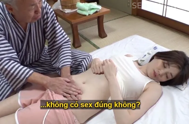 Bé My Long An ngoan ngoãn bảo gì em cũng làm còn nũng nịu lúc anh quay phim
